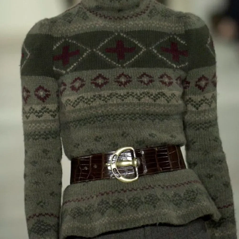 *Vintage Fall 2006 Runway Collection Brown Alligator Brass Buckle Contour Belt - Picture 2 of 16